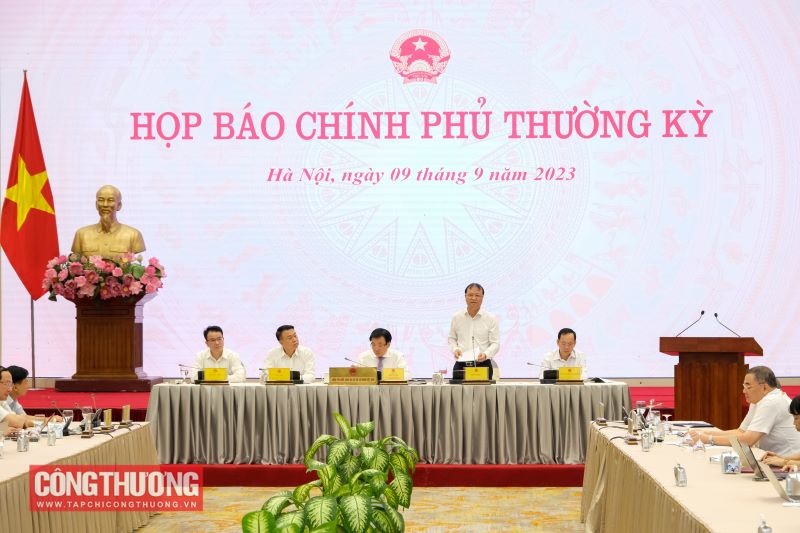 Quang cảnh buổi họp báo Chính phủ thường kỳ tháng 8, diễn ra chiều muộn 9/9/2023.