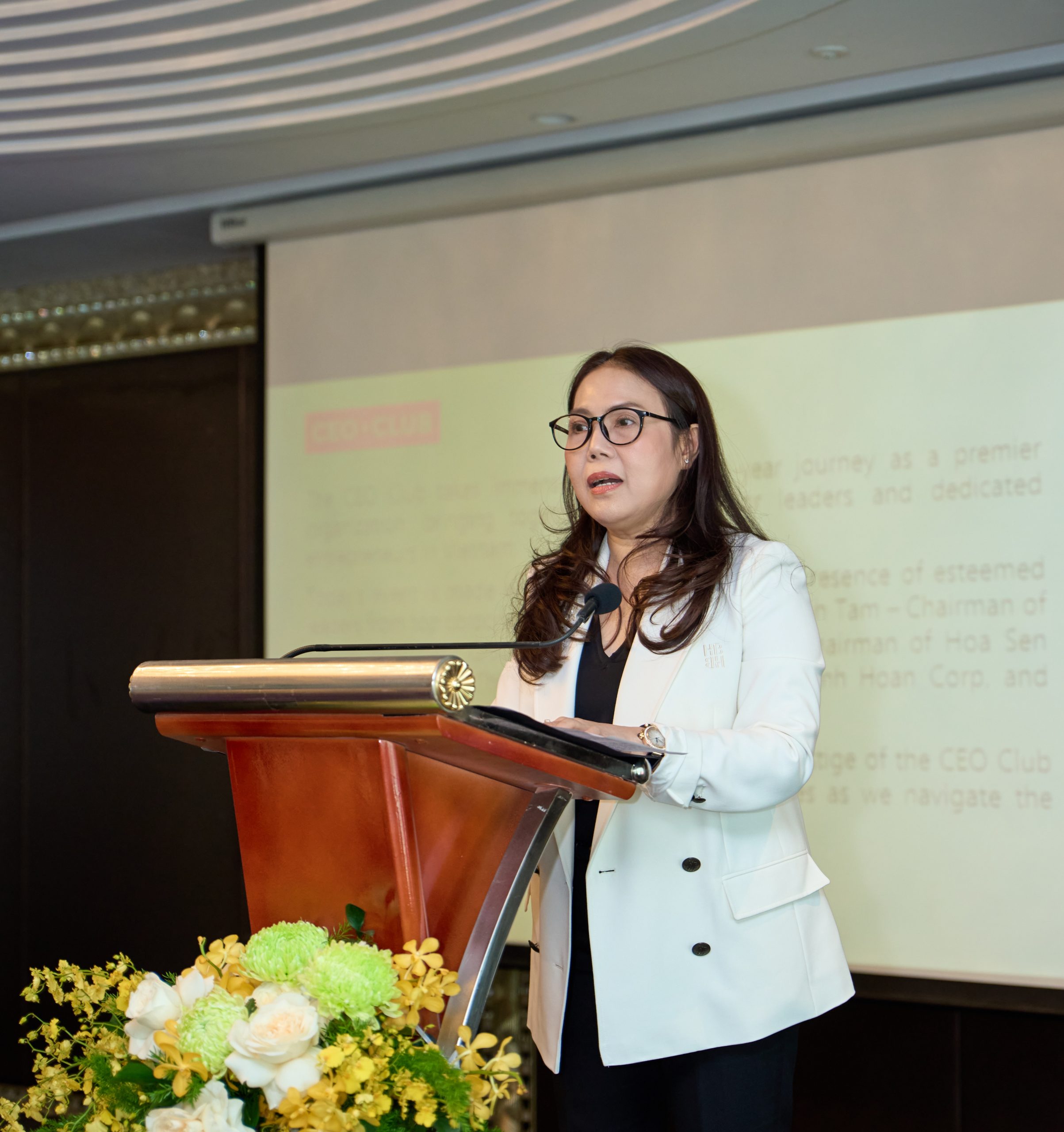 Bà Đặng Minh Phương - Chủ tịch CEO Club phát biểu tại sự kiện