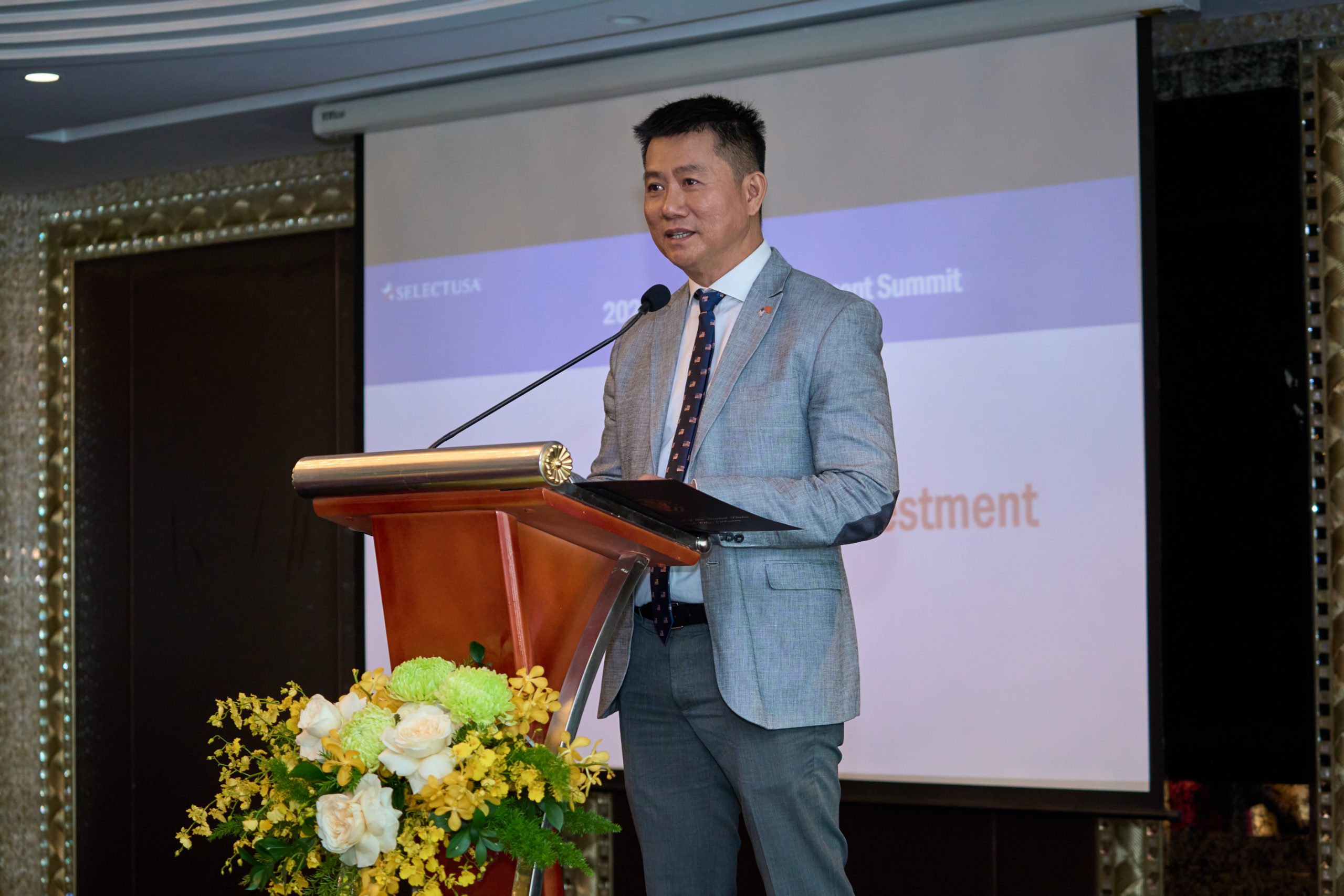 Ông Huỳnh Minh Triết – Chuyên viên Thương mại và Đầu tư cấp cao của Tổng Lãnh sự quán Hoa Kỳ trình bày tại sự kiện